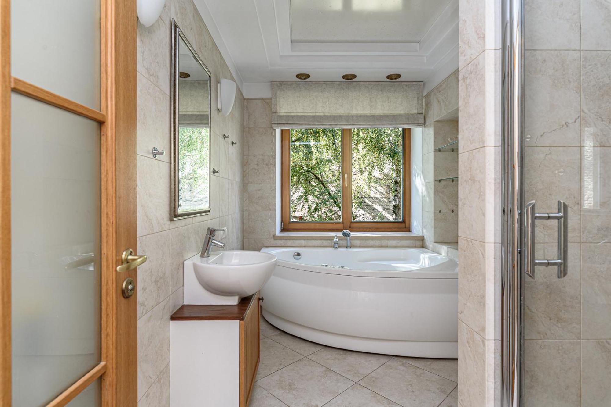 Jacuzzi Apartments X Free Parking X Self Check-In 24X7 By H&H VNO Dış mekan fotoğraf